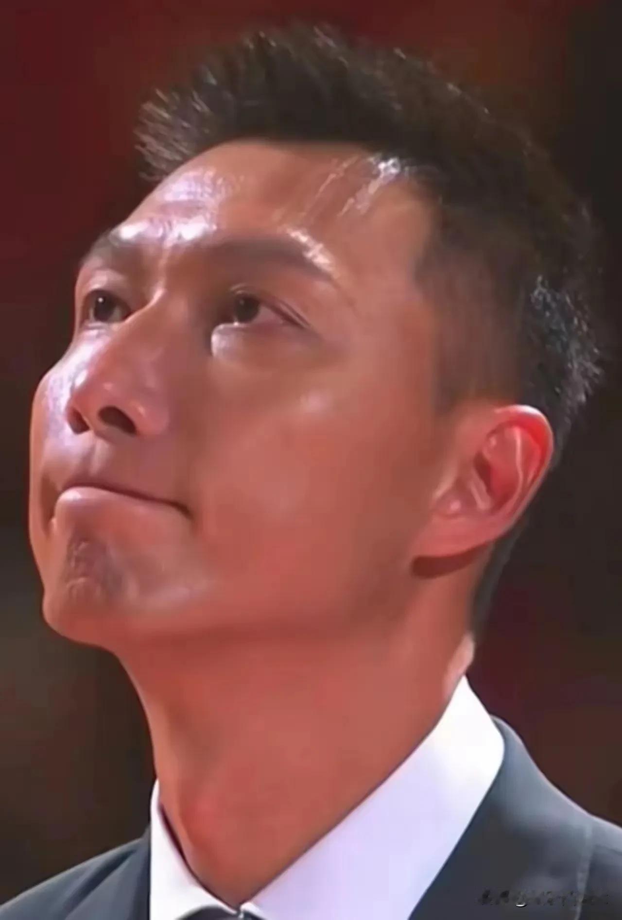 易建联，林丹，李云迪等，这些体育圈或者音乐圈的大咖们都咋的了？
久不久的来一个大