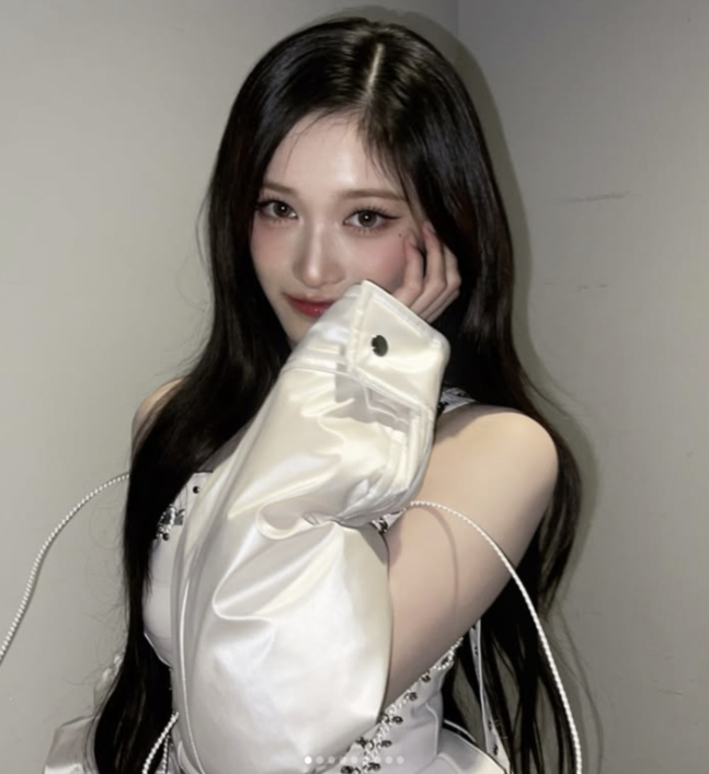 【体育首尔】[IVE LEESEO将卸任《人气歌谣》MC]LEESEO 自去年4