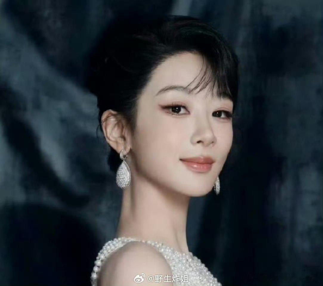 杨紫工作室换了杨紫新头像 