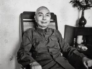 1997年，郭汝瑰被一辆大货车撞倒，抢救无效身亡，没想到他家突然收到好几封从台湾