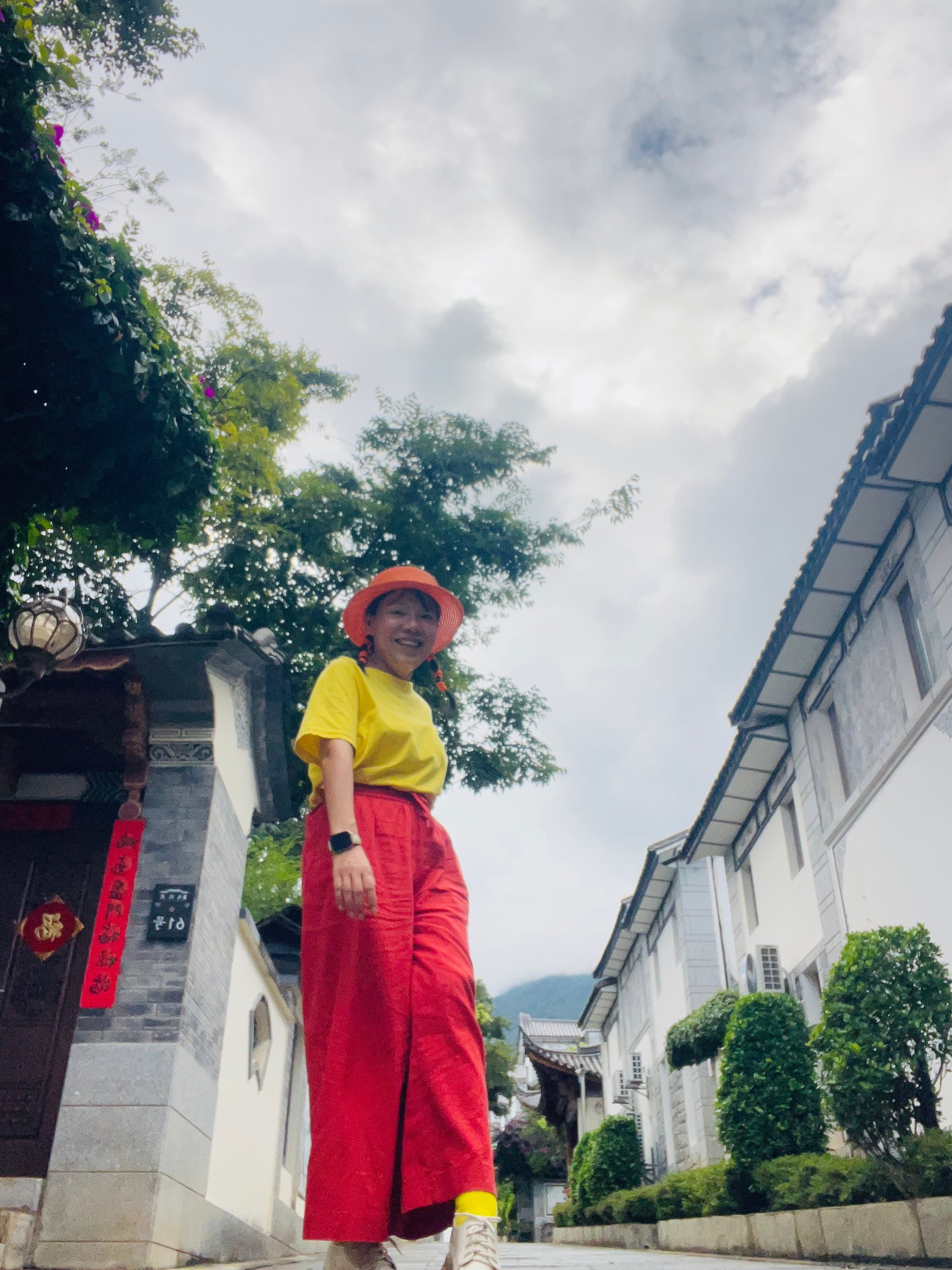 许久不见人许久不出门许久不舍得把时间布施许久沉入诗里许久沉入画里许久只肯把时间供