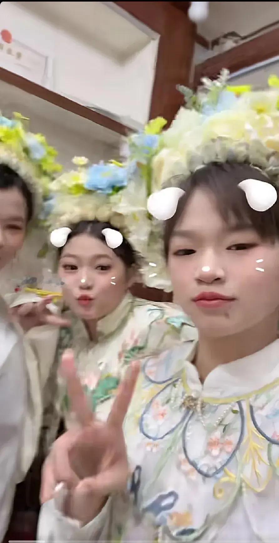 一股清流入国宴，需要上课的人不是她…不浪费是中华美德，否则招待会配打包盒干什么？