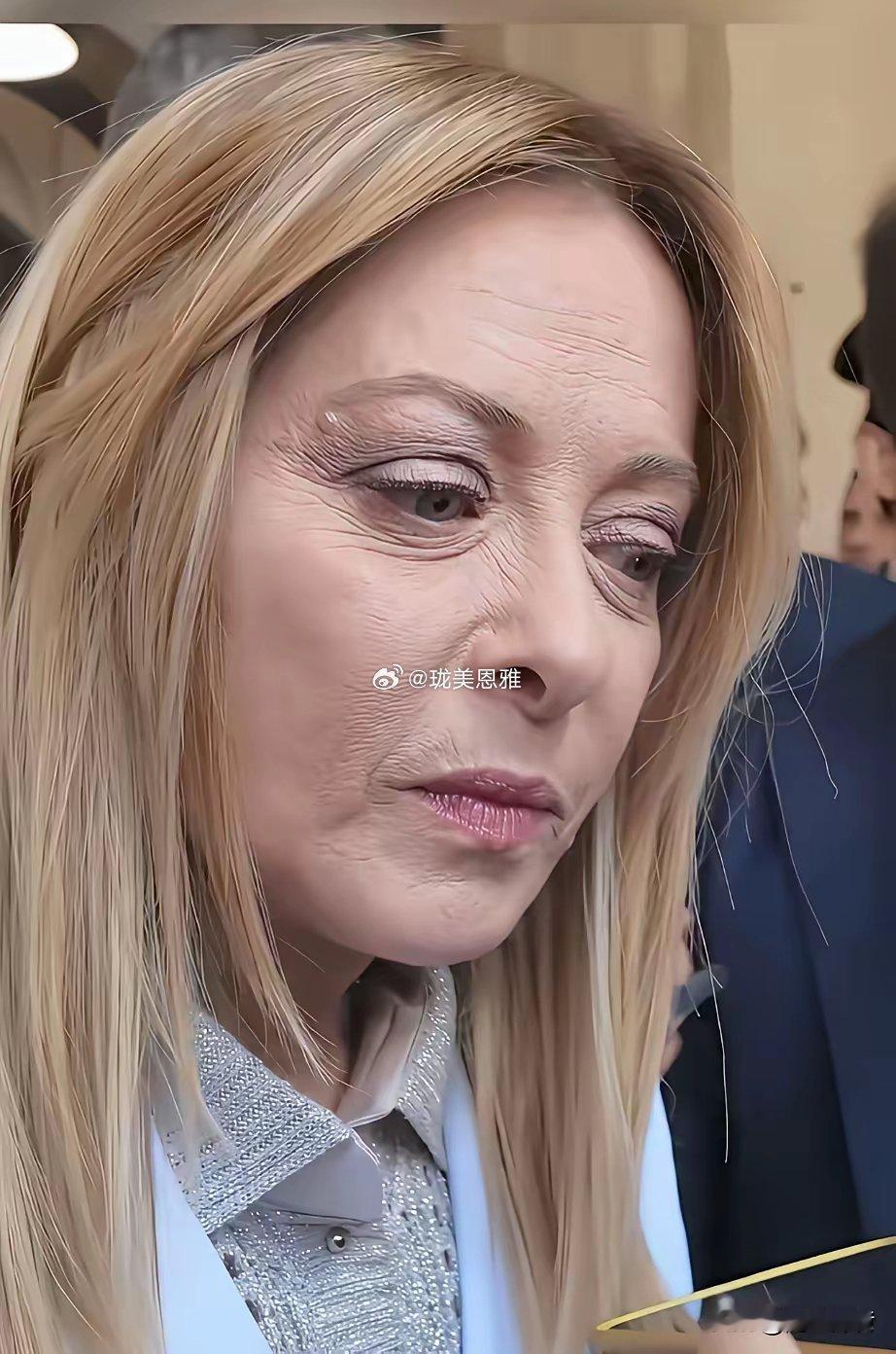 无滤镜之下的49岁意大利总理梅洛尼没想到已经老成这样，欧美女人真的不抗老不过外国