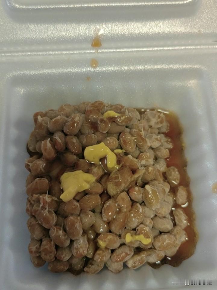 今天早上我又吃了一盒纳豆，这玩意儿咋越吃越上瘾呢。

我这个人天生喜欢吃豆制品，