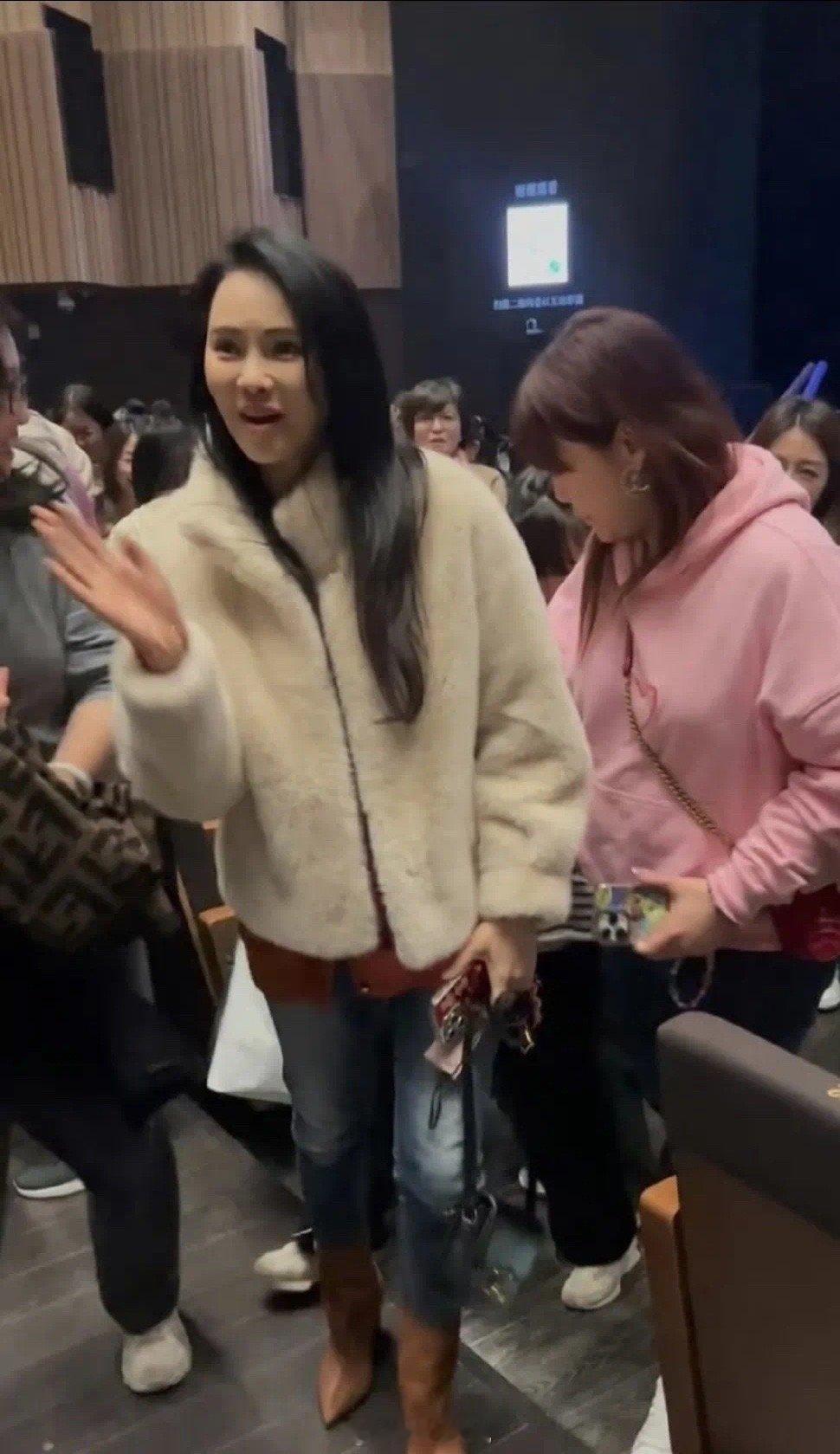伊能静都57了还在免检生图伊能静用实际行动告诉我们，年龄不过是一个数字，真正的美