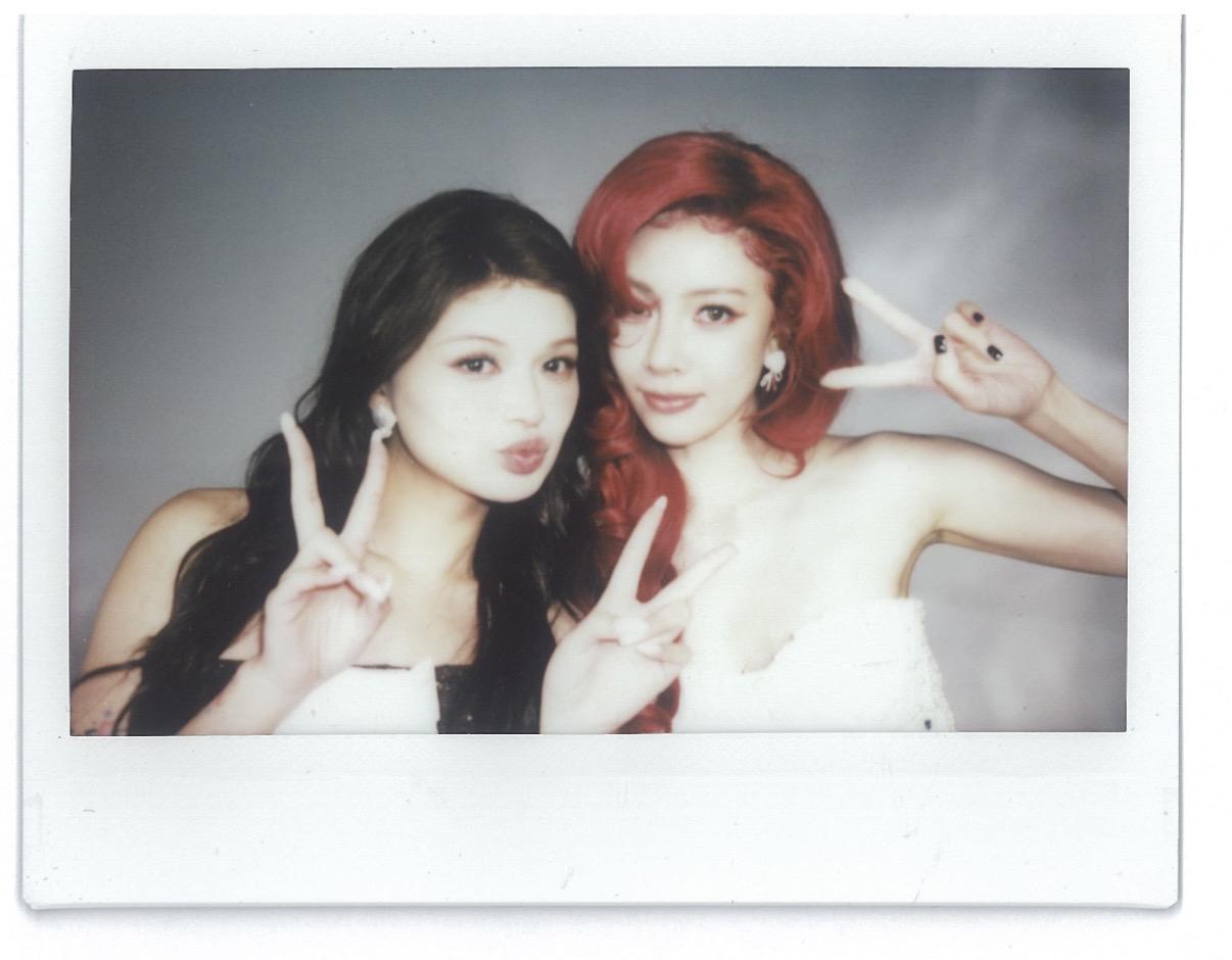 记我与宋妍霏的一次拍摄❤️。我第一次见到她，我就觉得她好疯。 一个深秋...