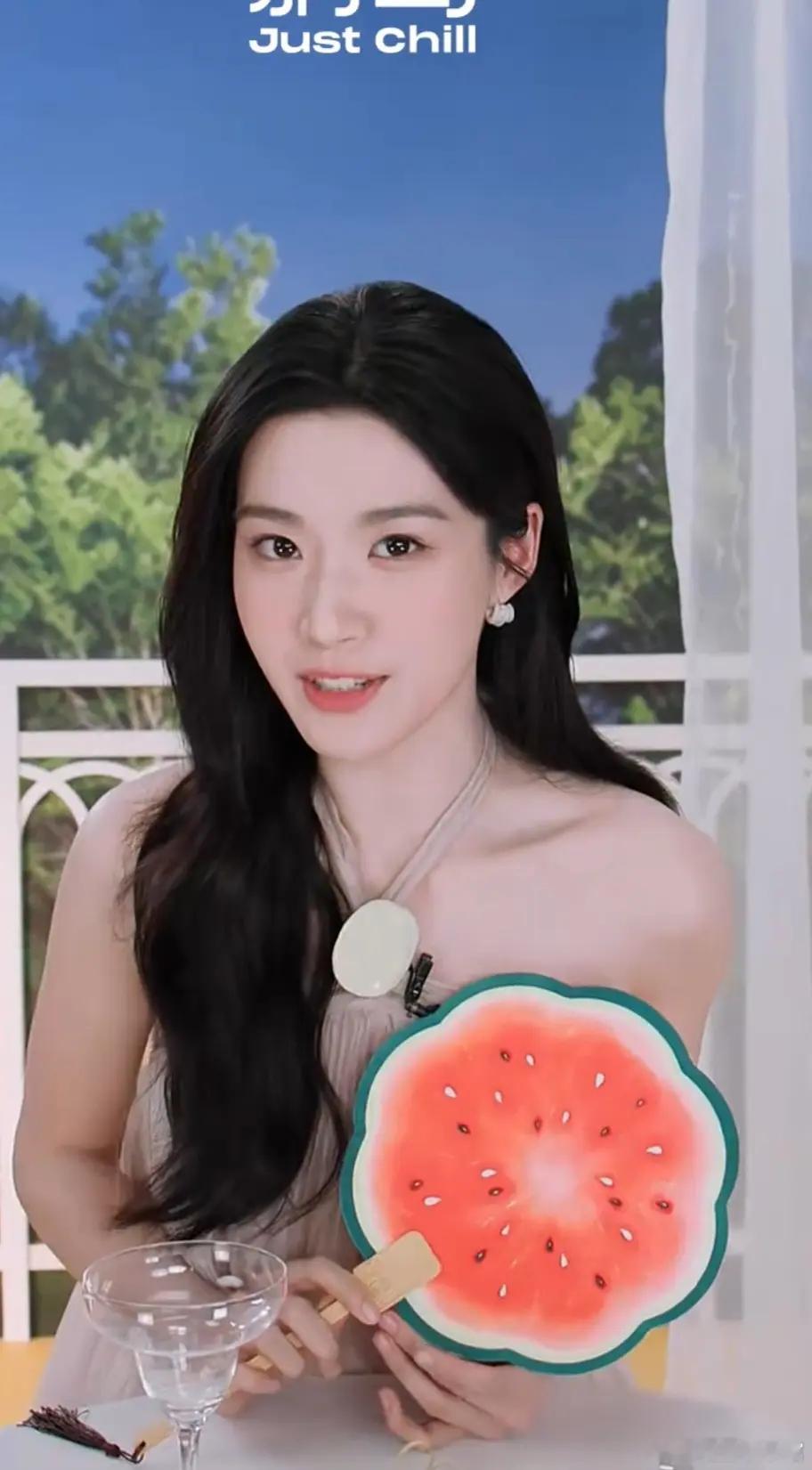 突然感觉，卢昱晓得五官真的很大众啊 