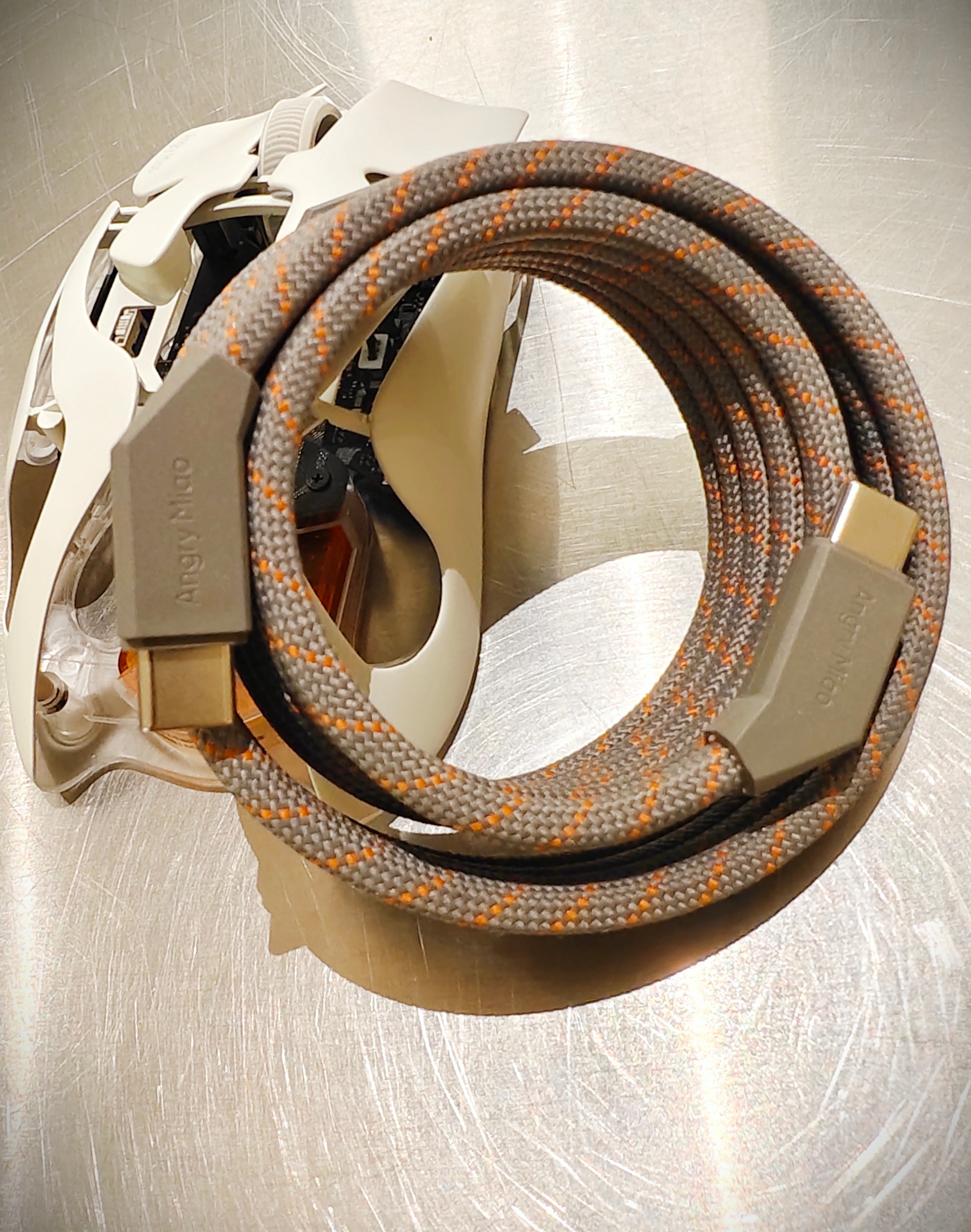 Angrymiao 歪歪线，你猜这是几根线？转发猜中了抽一根。什么anker，绿