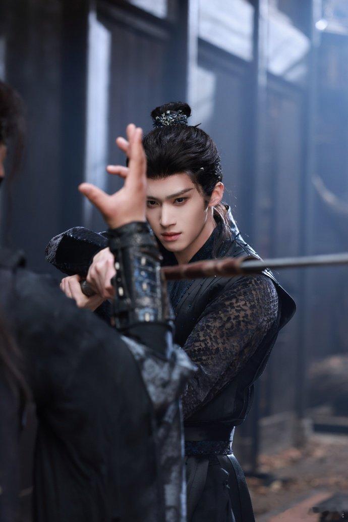 闫桉连发10条内容拆解角色闫桉角色分析ppt谁懂啊！闫桉也太宠粉了，直接把角色做