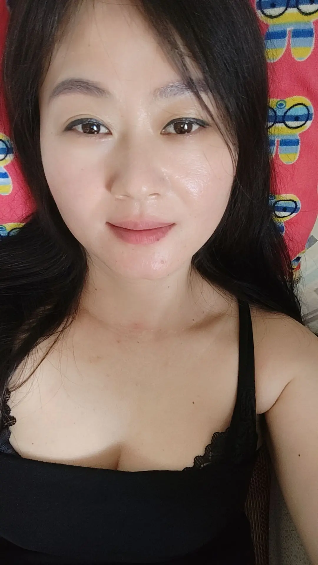 何为对的人 一见你就笑的人 一见，你就笑的人 一辈子很短，恰到好处的喜...