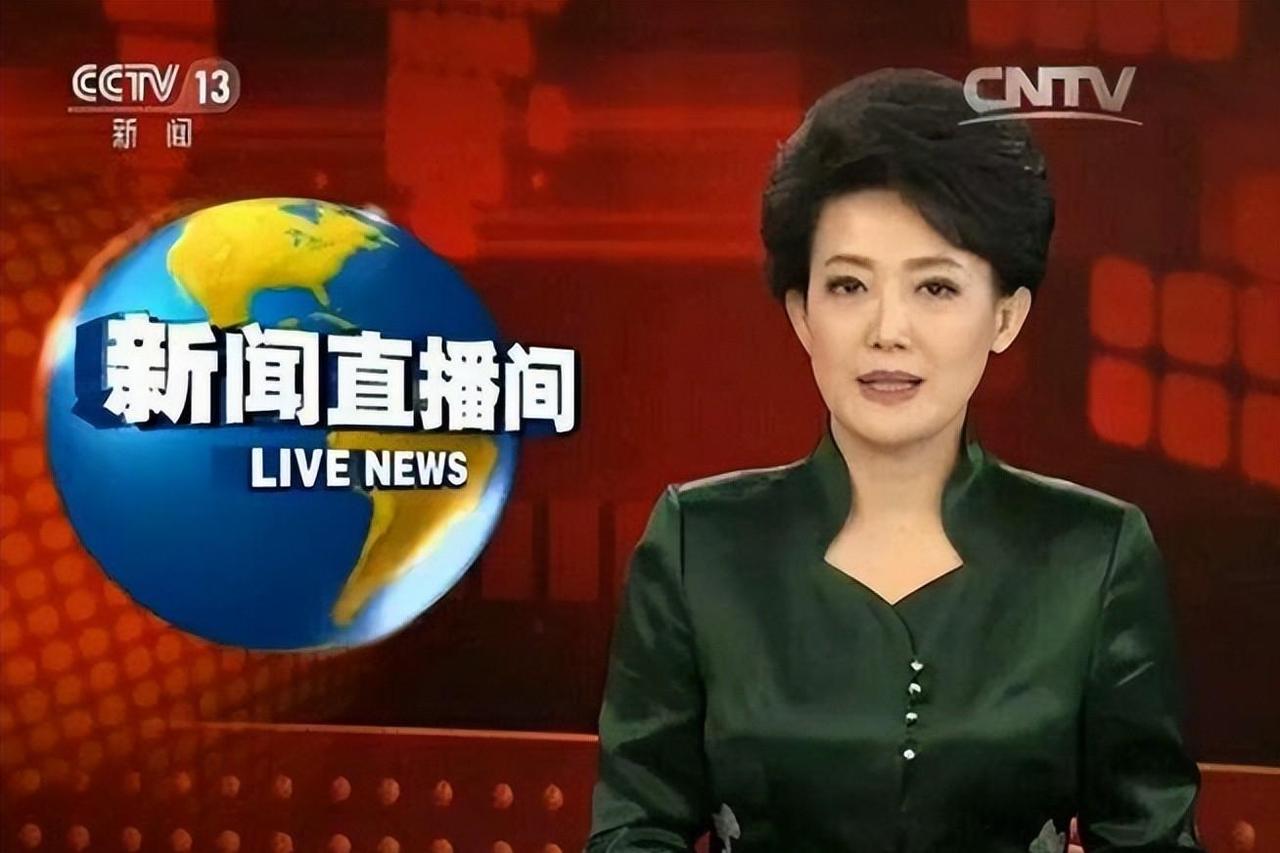 51岁的她至今仍无公开恋爱史，也未婚未育，但却热衷于当红娘为别人搭线牵桥。
据说