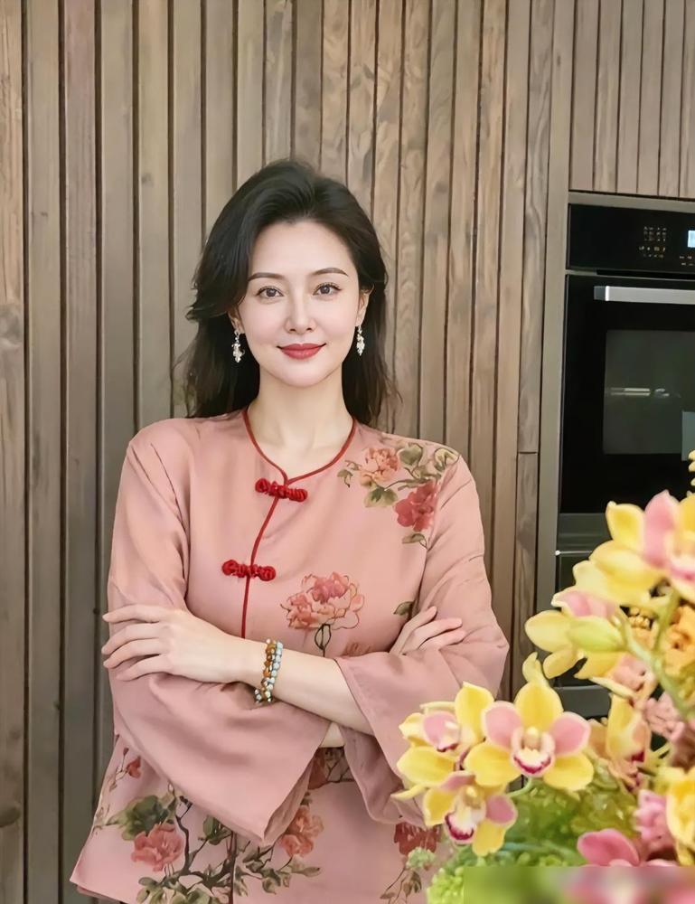 真正厉害的人，都懂得等自己。
​
第一，咽下疲惫。
​
街上每个人都行色匆匆。