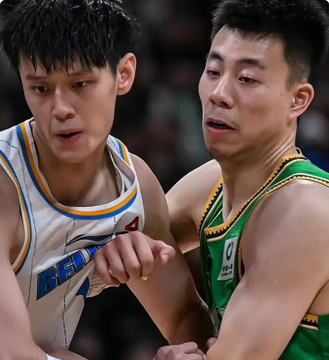 CBA十大现役本土锋线球星！

1.胡金秋——26岁，现效力浙江男篮。

2.朱