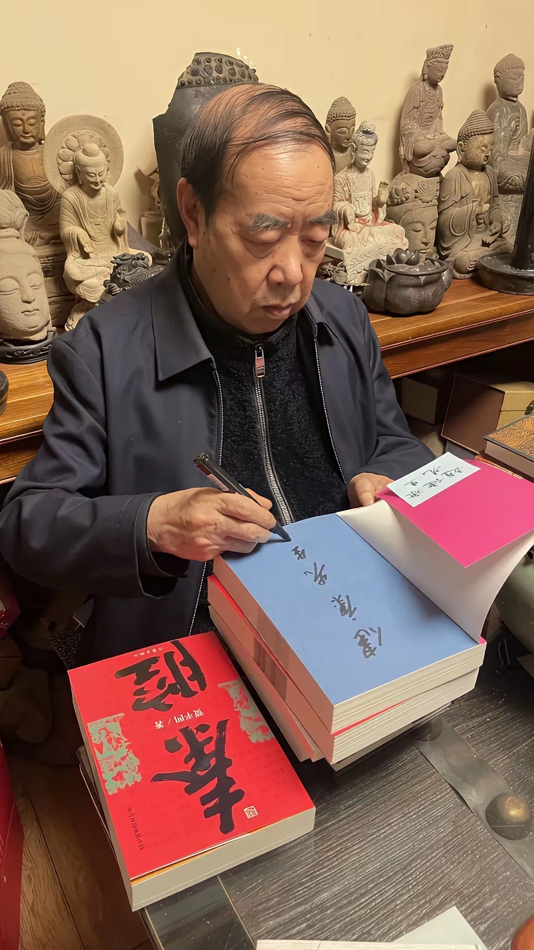 后面那些佛像保真吗？贾平凹