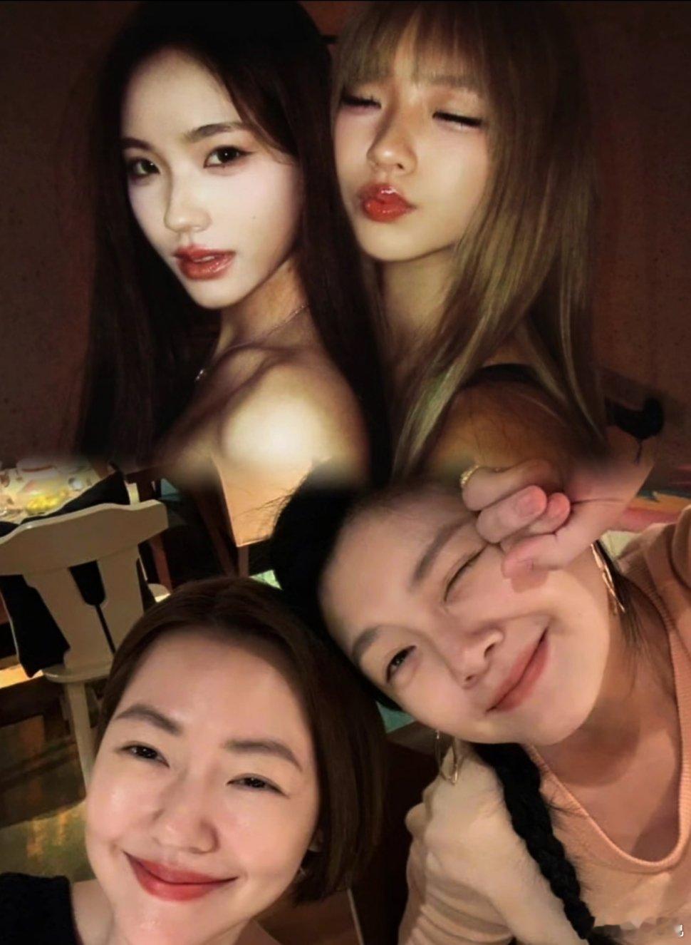 小s大女儿和二女儿，一个像徐熙娣一个像大S。。 ​​​