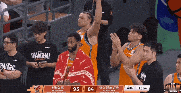 朱俊龙5犯离场，那就结束啦。上海男篮vs广厦男篮cba总决赛CBA