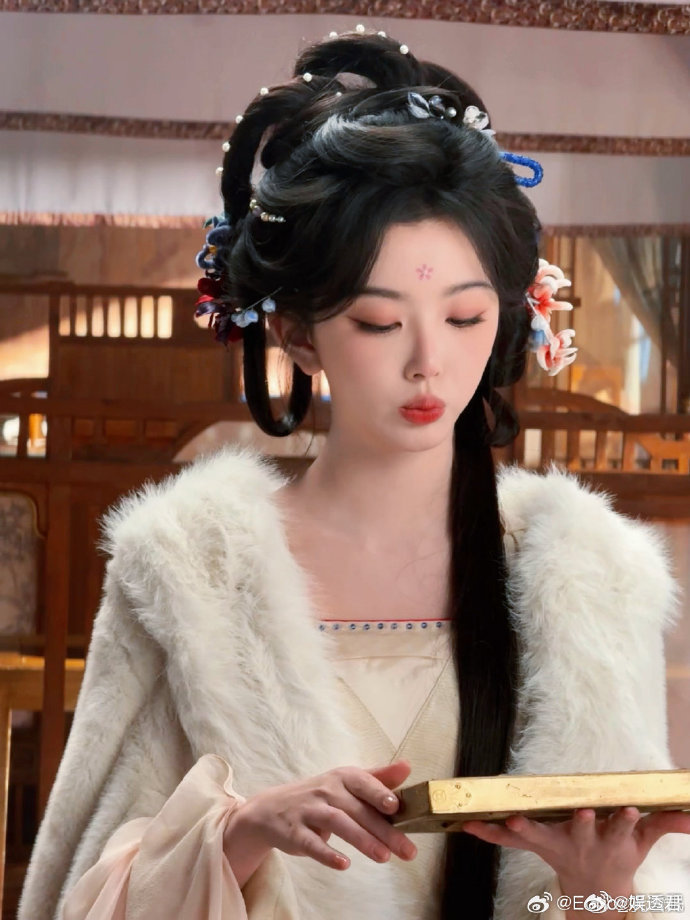 孔雪儿眼神戏孔雪儿把母亲的软肋演活在眼神里！面对齐旻的威胁，再倔强的眼神，一碰到