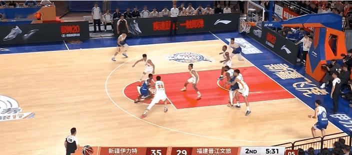 齐麟今天三分准，底角顶着防守三分还有



齐麟找回状态，杯赛状态很糟糕，今天打