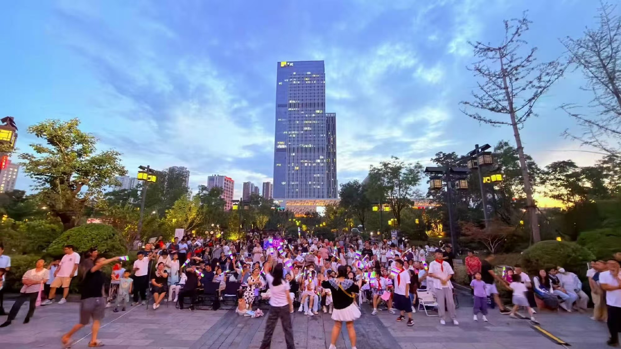 让音乐成为临沂夏日名片临沂兰山烟火人间心心念念的城市阳台音乐会终于落地临沂银雀汉