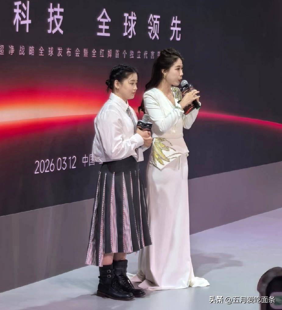 虽然没能逃过发育关，
但不影响全红婵身上的光芒继续闪耀。
满18岁以后第一个个人