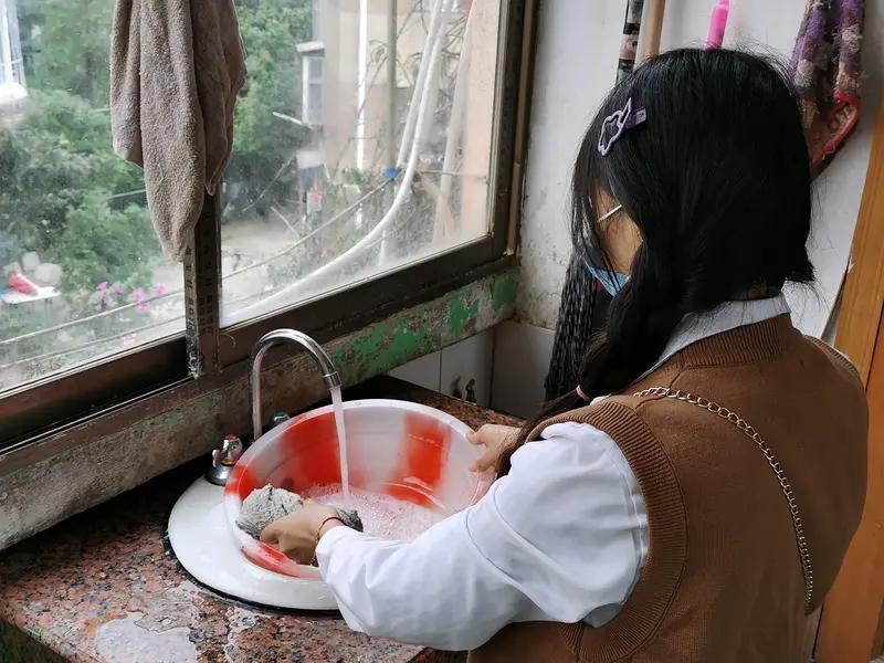 江西景德镇这起一家三口被撞身亡案太让人痛心了。2024年10月2日晚，胡女士的儿