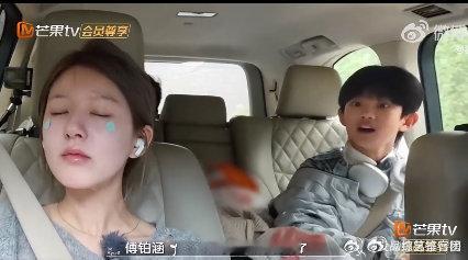赵露思爸爸陪着去了小小的勇气赵露思爸爸陪着女儿录制综艺为了女儿，赵露思爸爸陪着参