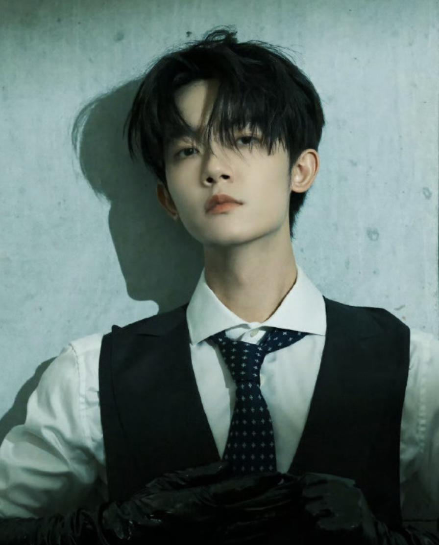 李明德曝光娱乐圈黑幕，被网友评价有一种一人单挑整个娱乐圈的霸气！

其实这才是当