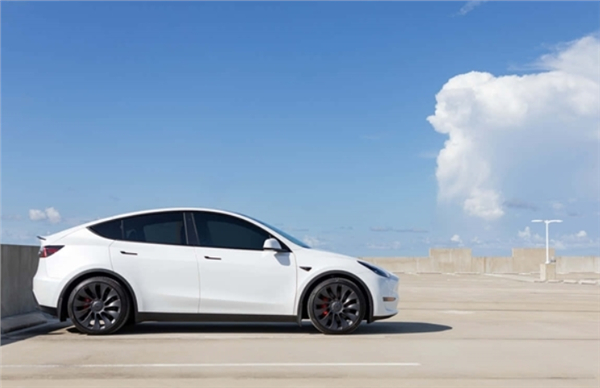 马斯克宣布AI6芯片已开始研发【聚焦自动驾驶算力升级！马斯克宣布：AI5芯片收尾