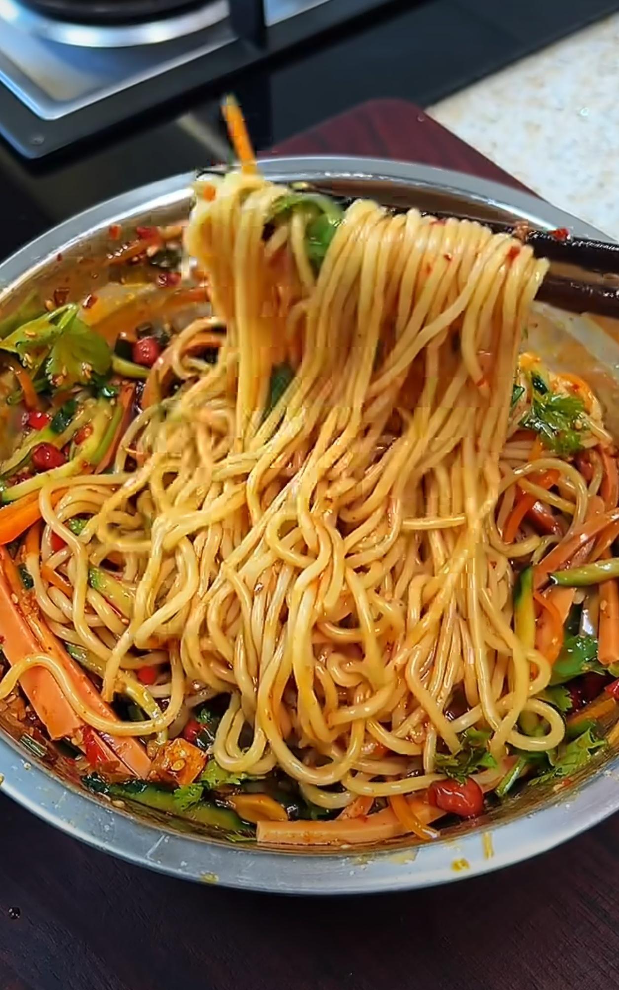 雪碧拌面这个雪碧拌面看着还不错的样子，有点像凉面