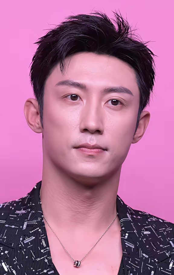 卸下美颜和滤镜，男明星这个皮肤状态很真实了 