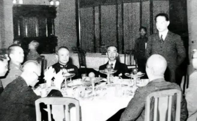 1944年，“大汉奸”郭绍绪邀请日军高官在家中吃饭，喝的正酣时，伙计喊了一声:“