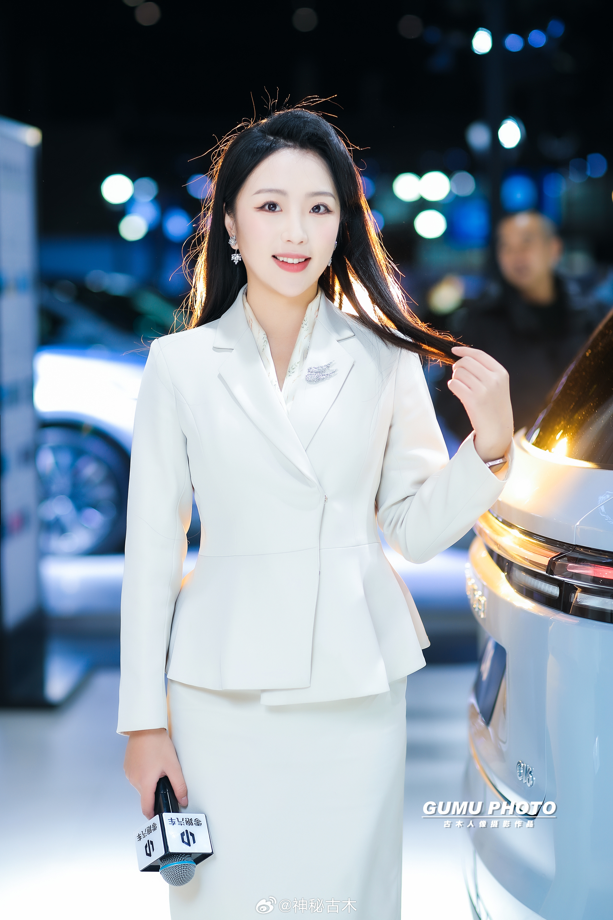 2025成都双十二车展零跑展台主持小姐姐2025成都双十二车展 