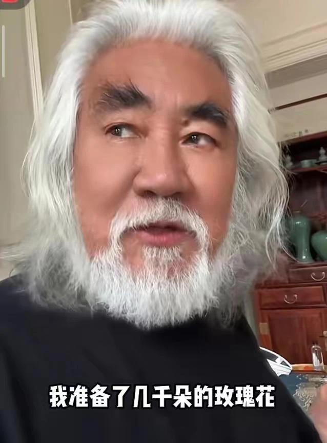 73岁张纪中在豪宅后院布置了几千朵玫瑰花为孕妻庆祝生日，简直就是一场玫瑰花盛宴，