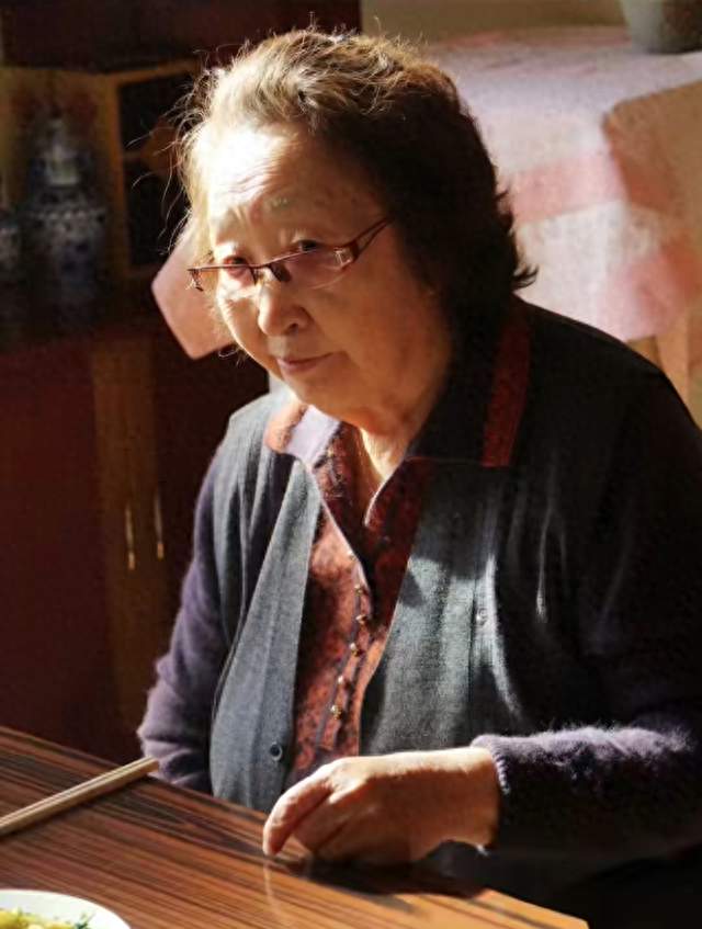 67岁封后，93岁“猫冬”：彭玉把娱乐圈的时间表，反着用了一辈子