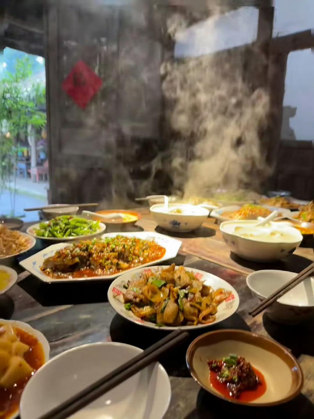 过年了，回村养猫逗狗吃农家饭的日子又来了！