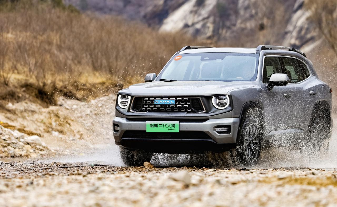 售17.98万，哈弗二代大狗Hi4版上市。
这台新能源轻越野车主要进行动力和智能