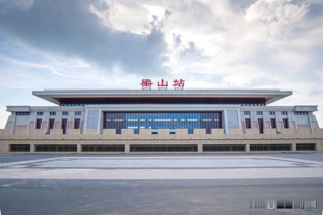 ＃济宁头条＃知道梁山新高铁牛，
没想到会这么牛，
查了下线路，
后期开通后……