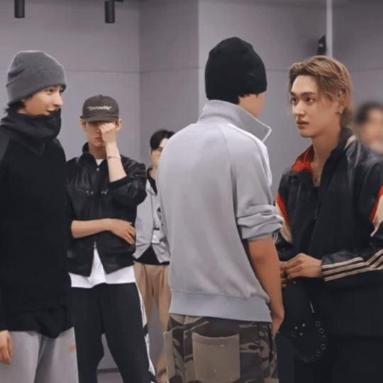 如何看待李灿荣带头磕riize门面line宋银硕和朴元彬，他也想加入成为门面 l