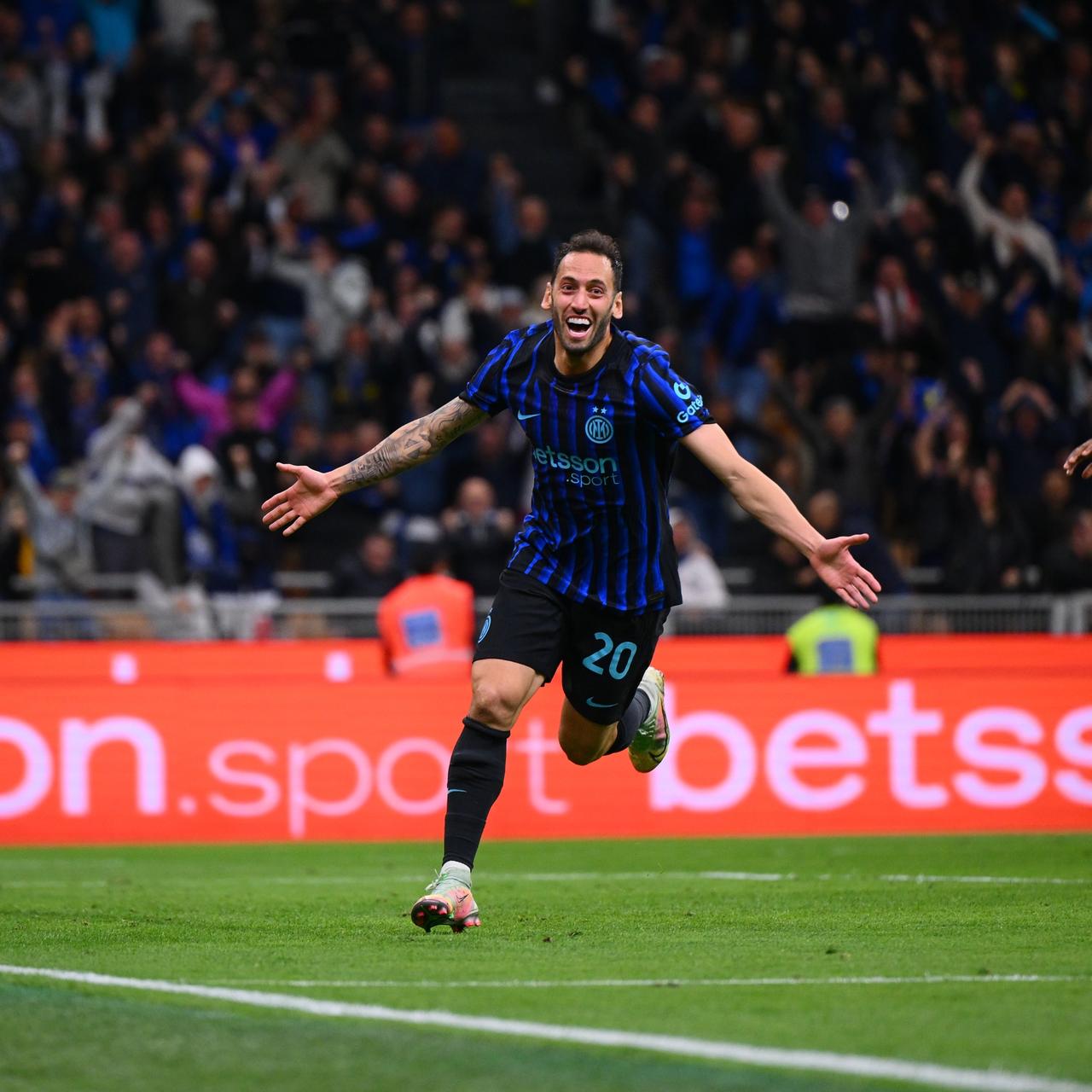 📒《恰球王的完美一天》
✅蓝黑生涯首粒头球入球
✅蓝黑生涯50球里程碑
✅两射