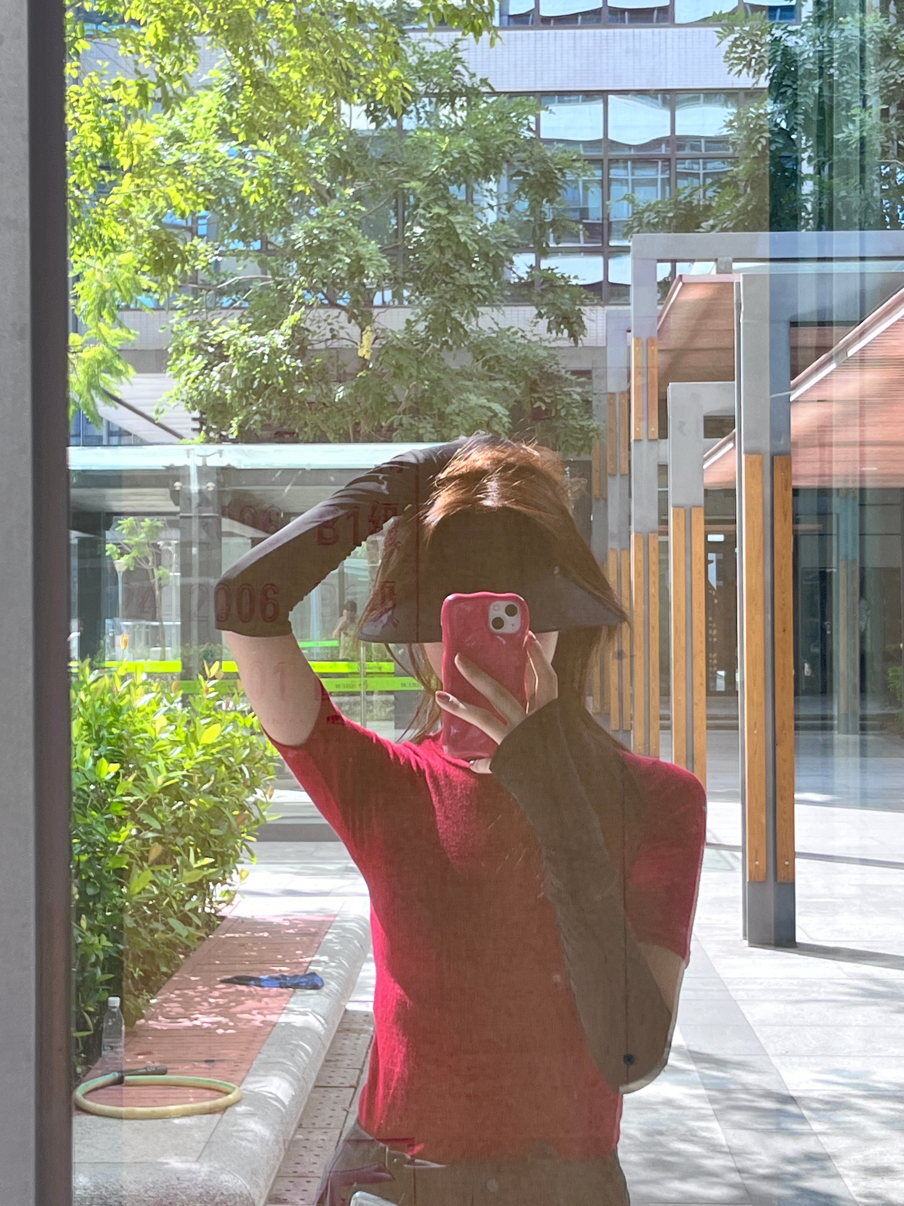 #为什么衣服穿的越多反而没那么暖和#好割裂的热搜广东现在都穿短袖，室外还热得流汗