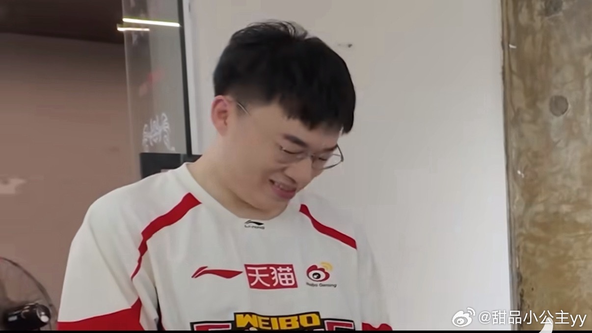 TheShy和Xiaohu对视2026年7月23日，iG电子竞技俱乐部放出LPL