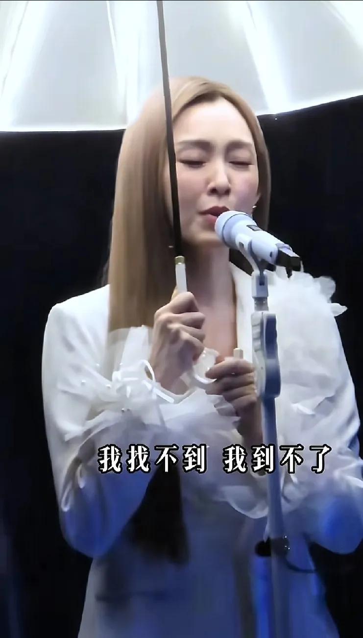 范玮琪这是咋了，容貌变化太大，脸肿如馒头，看了十分钟，不敢认！
近日，范玮琪演唱