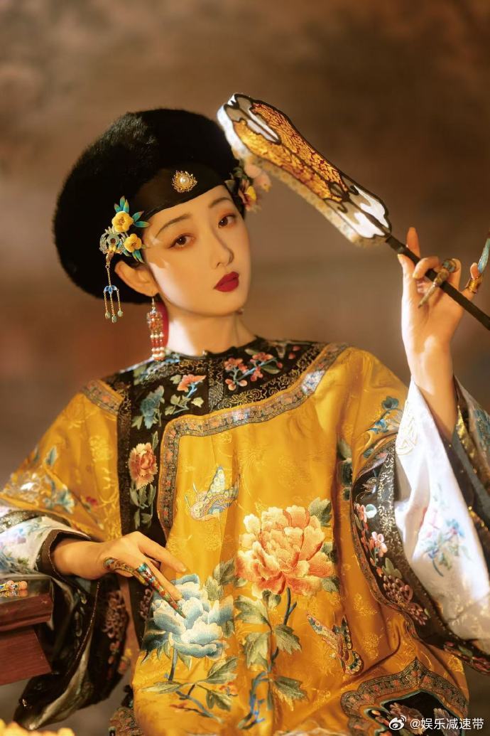 蒋梦婕 国色芳华具象化  在蒋梦婕的身上，我们看到了古典与现代的完美交融，她的国