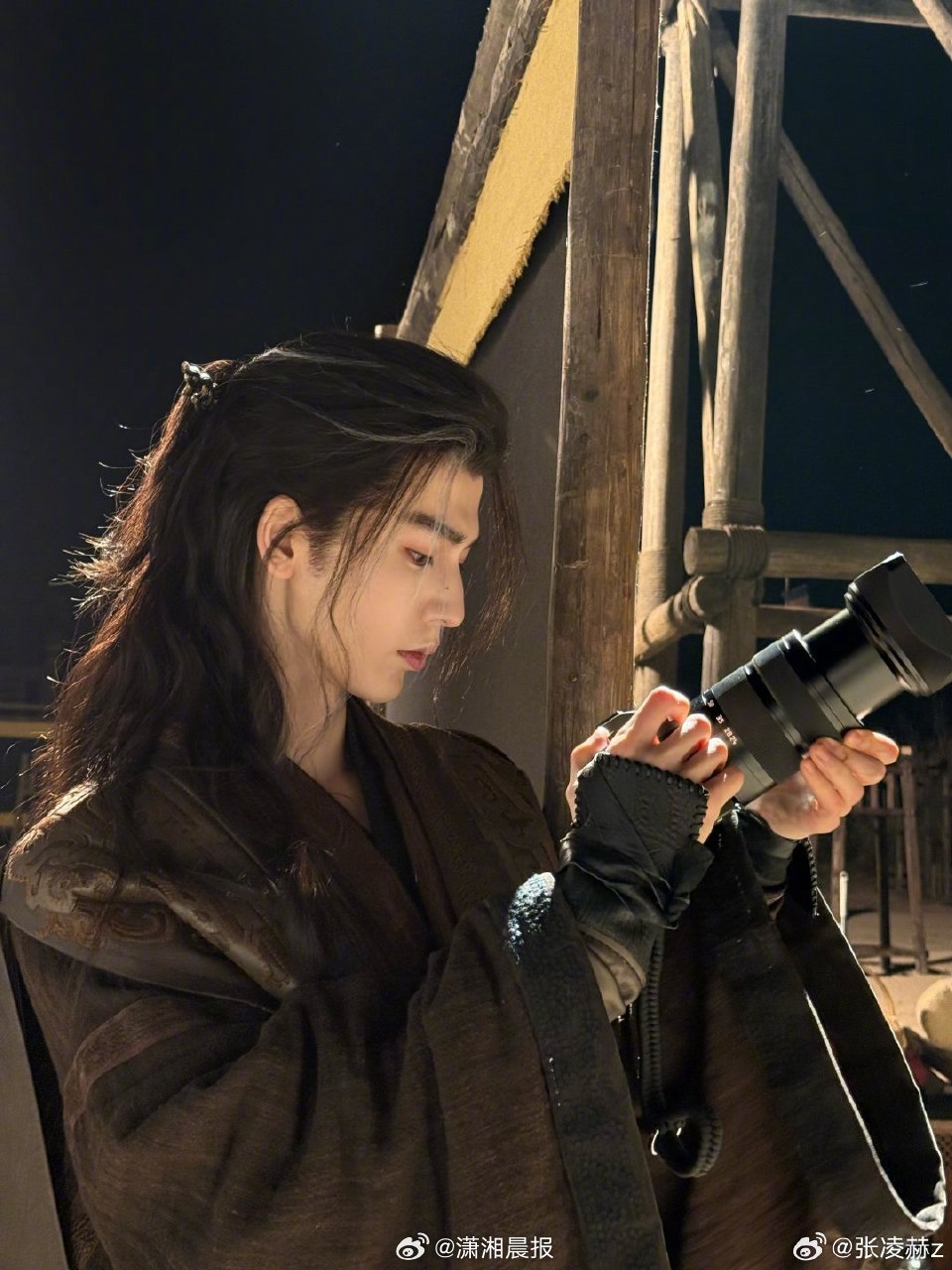 【#华纳谈选张凌赫为纪录片主角的原因#】4月22日，华纳兄弟探索集团副总裁大中华