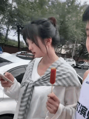 1 叫你贪嘴，这下赔了夫人又折兵了吧！[震惊]
2 三口一个包子，说好的减肥呢？