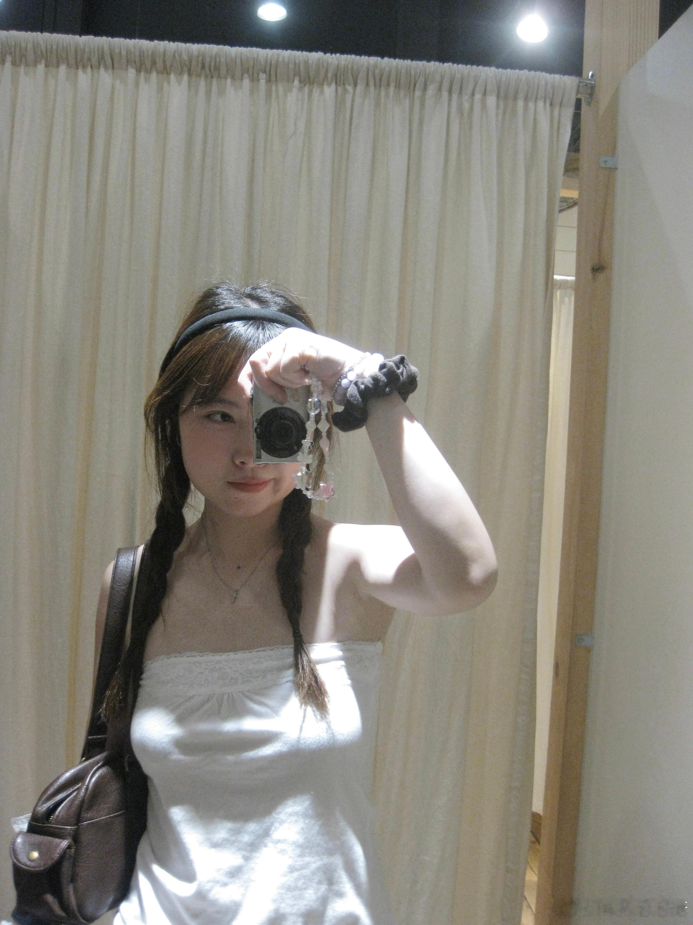 东拼西凑勉强拍了两身夏日bm穿搭成都bm你再不上新我将不再逛你 