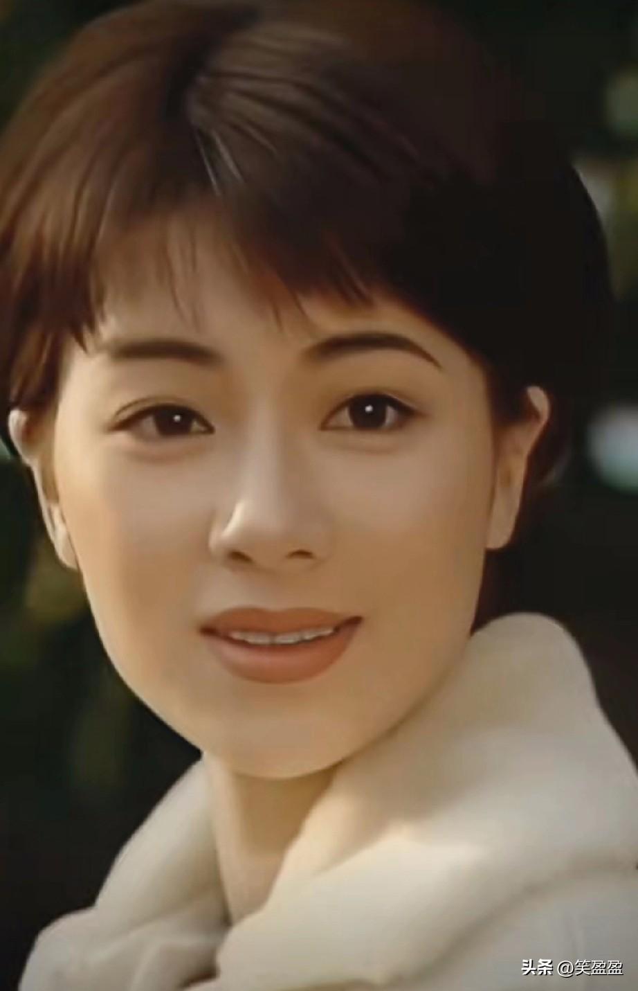 她曾是TVB当家花旦，被外界尊称为“张二小姐”。有与佘诗曼、宣萱的不和传闻；面对