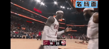 “行了！别说了，你越说越不给哨！”[灵光一闪]哈登过来与小黑击掌，动作胜于语言，