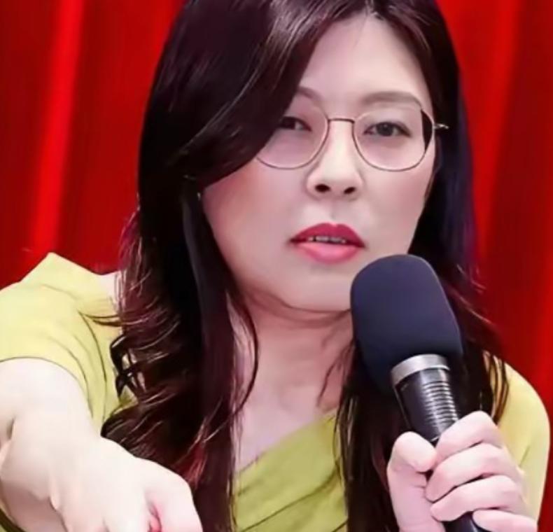 郑丽文这次是真的怒了！
在解放军开展围岛演习之际，身为国民党主席的她竟然公开叫板