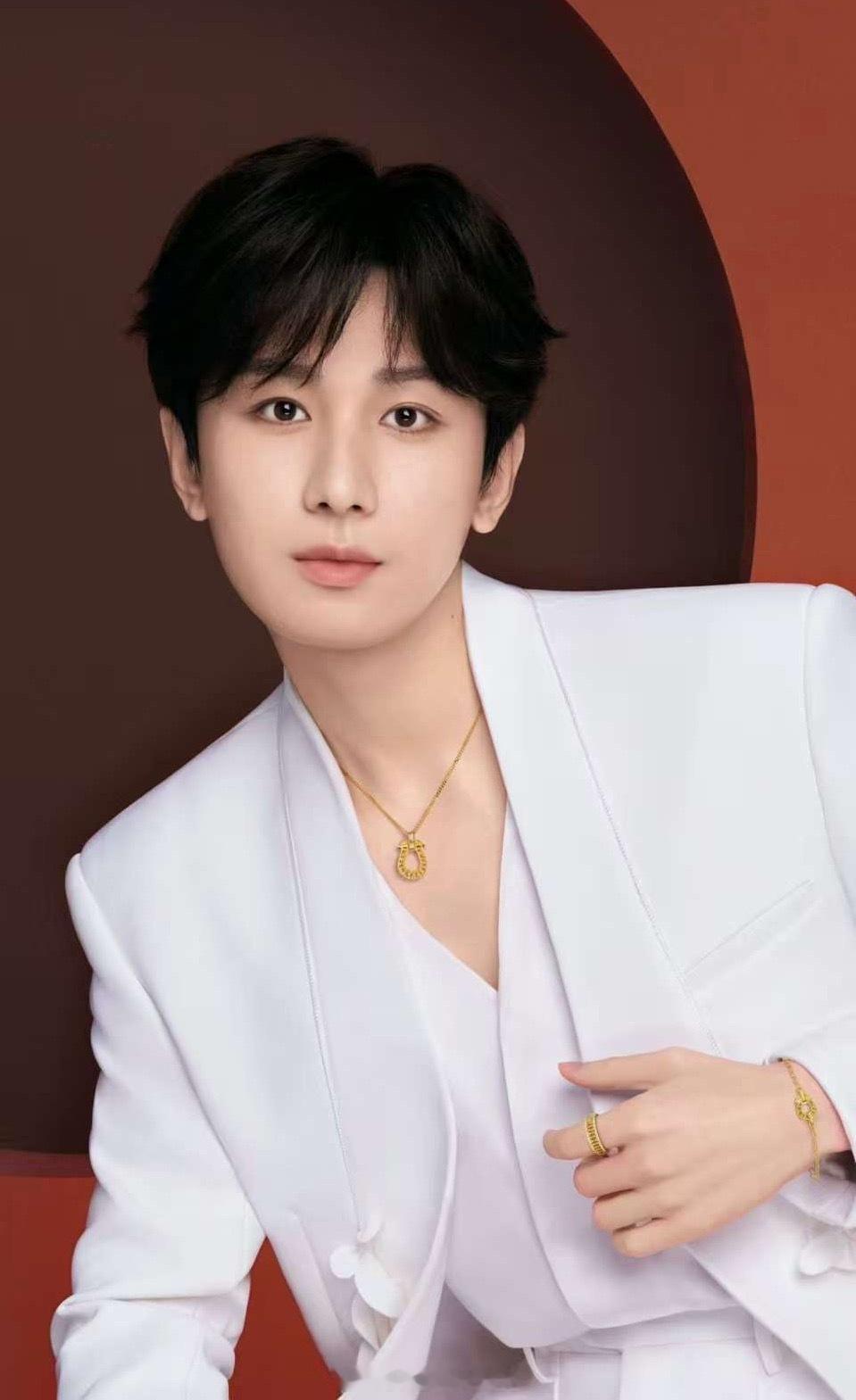 成毅六福珠宝全球代言人 一周内跟着小伙伴第四次上六福买“白菜”了，同担买不买金真